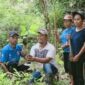 Sosok Lasarus Radun, Berbaju Putih dan Memakai Topi. (Foto: Istimewa)