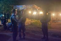 Mendapat keluhan dari warga, Tim Pengurai Masa (Raimas) Komodo Satuan Samapta Polres Manggarai Barat langsung turun ke lokasi. (Foto HO: Humas Polres Mabar)