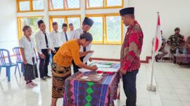 Ketua Panwascam Boleng Lantik 9 Pengawas Desa se-Boleng. (Foto: Istimewa)