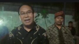 Bakal Calon Wakil Gubernur NTT Sebastian Salang Saat Bertemu Tokoh Masyarakat dan Relawan Muda OASE di Labuan Bajo. (Foto: Info Labuan Bajo)