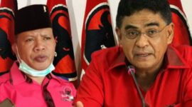 Darius Angkur, Ketua DPC PDI Perjuangan Manggarai Barat (Kiri) -- Andreas Hugo Pareira (Direktur Desk Pilkada DPP PDI Perjuangan (Kanan).