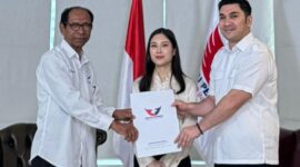 penyerahan formulir B1-KWK DPP oleh Ketua Dewan Pimpinan Wilayah (DPW) Partai Persatuan Indonesia (Perindo) Nusa Tenggara Timur (NTT), Jonathan Nubatonis..(Foto: Istimewa)