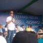 Elbert Elson, Ketua Relawan Anak Momang Mario-Richard saat memberikan orasi politik saat deklarasi Mario-Richard di Golo Koe, Labuan Bajo. (Foto: Info Labuan Bajo)