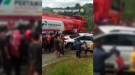 Keduanya terlibat tabrakan di tikungan sebelah barat dari jembatan Wae Garit. (Video Tangkapan Layar Video)