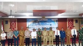 Gubernur NTT Melkiades Laka Lena Foto Bersama Saat Diskusi Publik yang Digelar PWI NTT, Senin (24/03/2025). (Foto: Istimewa)
