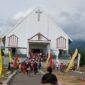 Ribuan Umat Padati Gereja St. Yosef Pekerja Lengkong Cepang, Lembor Selatan dalam Perayaan Jumat Agung. (Foto: Info Labuan Bajo)