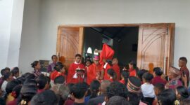 Uskup Labuan Bajo Ajak Umat Renungkan Penderitaan Yesus Lewat Film dan Relik Suci di Misa Jumat Agung di Gereja St. Yosef Pekerja Lengkong Cepang. (Foto: Info Labuan Bajo)