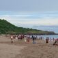 Pantai Watu Weri di Desa Repi, Lembor Selatan Diserbu Wisatawan untuk Nikmati Liburan Paskah 2025. (Foto: Info Labuan Bajo)