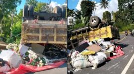 Kecelakaan Tunggal Dump Truck Bermuatan Dekorasi di Lembor