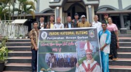 Toleransi Umat Beragama Warnai Idul Adha 1446 H, Keuskupan Ruteng Beri 3 Ekor Kambing Kurban Bagi Umat Muslim