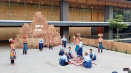 Pertunjukan tari kreasi dari Sanggar Budaya KinD Art, yang disaksikan langsung 7 orang agen perjalanan internasional di Golo Mori Convention Center (GMCC), Sabtu (14/6/2025).