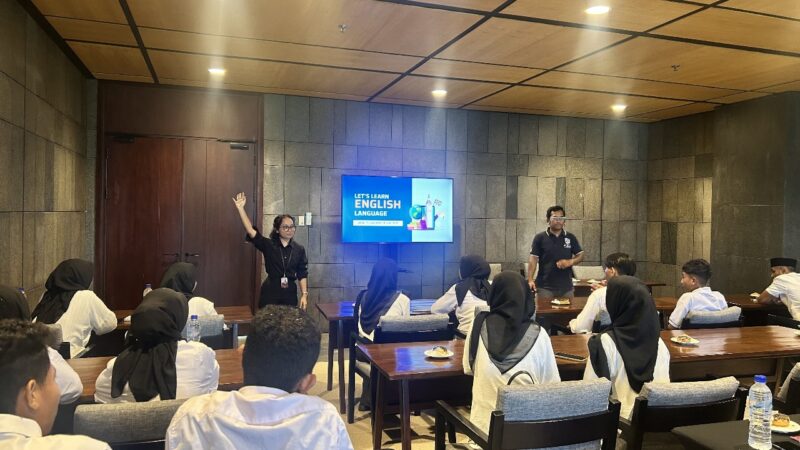 ITDC menggelar pelatihan Bahasa Inggris Pariwisata bagi sekitar 30 warga Desa Golo Mori, Manggarai Barat, Nusa Tenggara Timur.