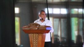 Bupati Manggarai Barat, Edistasius Endi atau Edi Endi, saat menerima kunjungan kerja Menteri Desa, Pembangunan Daerah Tertinggal, dan Transmigrasi, Yandri Susanto, di Labuan Bajo, Nusa Tenggara Timur, pada Senin, 23 Juni 2025.