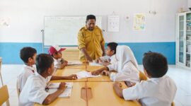 Raco, Guru dan Ranger Pulau Komodo: Mengabdi Tanpa Batas Demi Masa Depan Anak-anak