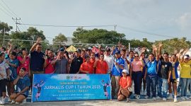 Sebanyak 24 tim bola voli putri mulai berlaga dalam Turnamen Jurnalis Cup 1 Tahun 2025 di Lapangan Wae Kesambi, Desa Batu Cermin, Kabupaten Manggarai Barat.