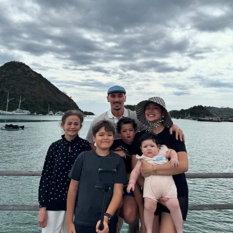 Liburan Keluarga Jesica Iskandar di Labuan Bajo: Harmonis dan Penuh Kebahagiaan