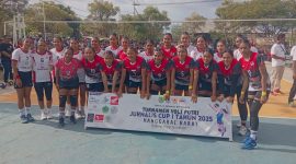 Tim AWSTAR, kostum baju putih-celana hitam dan Raimas Komodo baju merah-celana hitam.