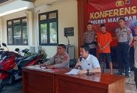 Kepolisian Resor Manggarai Barat menangkap seorang pria berinisial AR, 29 tahun, atas dugaan penggelapan tujuh unit sepeda motor sewaan.