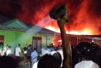 Kebakaran di Labuan Bajo: Api Lalap Bengkel di Batu Cermin, Ledakan Terdengar Berkali-kali