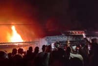 BREAKING NEWS: Api dan Ledakan Lumat Bengkel di Pasar Batu Cermin Labuan Bajo 