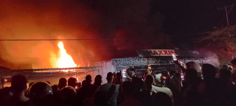 BREAKING NEWS: Api dan Ledakan Lumat Bengkel di Pasar Batu Cermin Labuan Bajo 