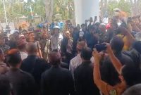DPRD Manggarai Barat Disebut Pemalas, Demonstran: Malu Makan Gaji dari Keringat Rakyat
