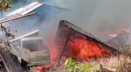 Kebakaran Hebat Hanguskan Rumah dan Mobil Warga di Manggarai Timur