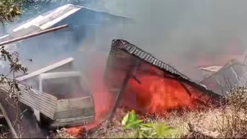 Kebakaran Hebat Hanguskan Rumah dan Mobil Warga di Manggarai Timur