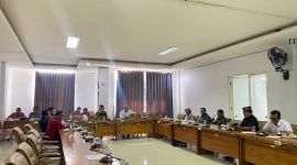 Rapat tertutup yang dipimpin Wakil Ketua DPRD Manggarai Barat, Sewargading S.J Putera, pada Kamis, 4 Agustus 2025, menghasilkan sejumlah komitmen, termasuk penolakan tegas terhadap pembangunan hotel di Pulau Padar dan efisiensi anggaran daerah.