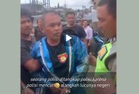 Aksi kriminal itu terjadi di Desa Pancasari, Buleleng, saat pelaku berpura-pura berbelanja sebelum menarik paksa kalung korban dan memukulinya.