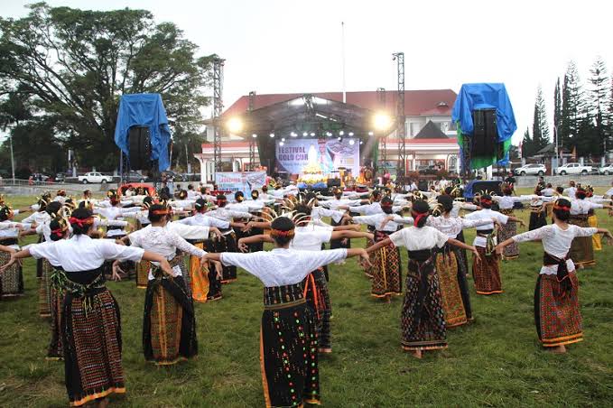 Festival Golo Curu 2025 Dibuka Meriah, Tapi Dihujani Kritik Soal Transparansi dan Strategi