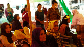 Foto Saat Warga Menghadiri Acara Presmian PLTS