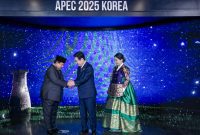 Presiden Prabowo Subianto disambut hangat oleh Presiden Korea Selatan Lee Jae Myung dan Madam Kim saat menghadiri gala dinner APEC 2025 di Gyeongju, Korea Selatan.