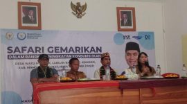 Ahmad Yohan, Anggota DPR-RI Komisi IV dan Kadis Perikanan dan Ketahanan Pangan saat Sosialisasi di Desa Watu Nggelek pada, 
Senin, 15 Desember 2025