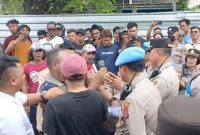 Yang Mendapati Korban Kapal Tenggelam Itu Nelayan, Bukan Basarnas”, Kata Para Demonstransi di Depan Kantor KSOP Labuan Bajo
