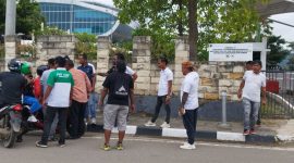 Bentrok Kepentingan! Persaingan Transportasi Darat di Labuan Bajo Kian Brutal, Bandara Komodo Jadi Saksi