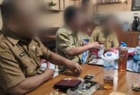 Foto Tiga ASN di Labuan Bajo Diduga Minum Sopi Merah di Kafe Saat Jam Dinas Jadi Sorotan