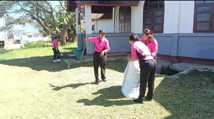 Polsek Cibal Kerja Bakti di Paroki, Rawat Toleransi Jelang Paskah