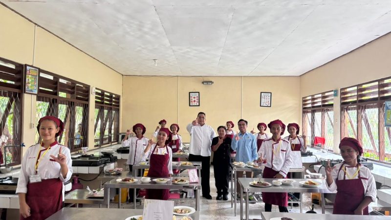 Dalam pelaksanaan UKK tersebut, delegasi Meruorah dipimpin oleh Gede Adi Yulyawan yang menjabat sebagai Executive Assistant Manager. Ia memiliki latar belakang sebagai mantan Executive Chef dan juga pemegang sertifikasi assessor audit HACCP.