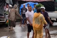 Di Bawah Jas Hujan Tukang Parkir: Cermin Ketertiban Pasar Batu Cermin