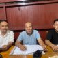 Advokat Aldri Dalton Ndolu (Tengah), Asisten Lawyer Sirilus Ladur (kiri), Advokat Ryo Yacob (Kanan) saat konfrensi Pers di Hotel Wisata Labuan Bajo, Kami (23/04/2026) sore. (Foto: Info Labuan Bajo) 