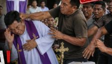 Kronologi Pastor di NTT Diduga Dianiaya Saat Pimpin Misa, Berawal dari Teguran hingga Berujung Pemukulan