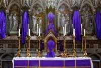 Ini Alasan Patung dan Salib di Gereja Ditutup Kain Ungu Saat Prapaskah, Ternyata Penuh Makna Mendalam