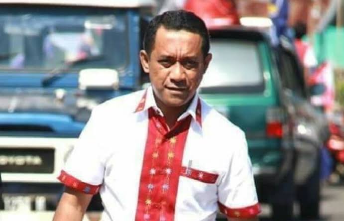 Heboh Oknum Guru Diduga Caci Maki di Medsos, Warga Surati Bupati Manggarai Hery Nabit (Foto: Istimewa)