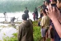 Tangis Warga Pecah di Rana Mese, Siswa SD Tenggelam Belum Ditemukan