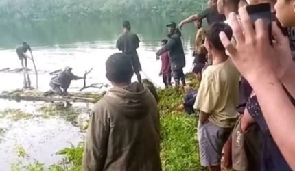 Tangis Warga Pecah di Rana Mese, Siswa SD Tenggelam Belum Ditemukan