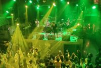 Suasana Intim dan Berkelas, Ipang Lazuardi Meriahkan HUT Paradise Bar ke-22