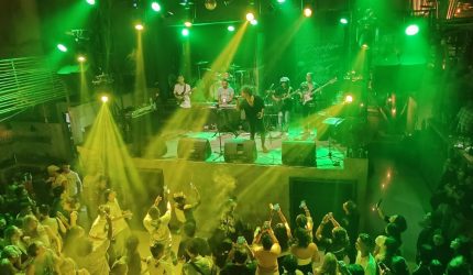 Suasana Intim dan Berkelas, Ipang Lazuardi Meriahkan HUT Paradise Bar ke-22